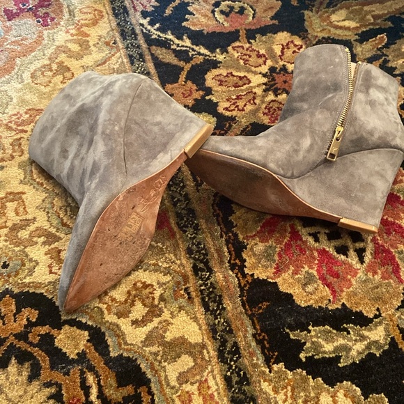 Used Joie Jalena Grey Suede Leather Pointy Toe Wedge Heel Ankle Boots / Booties - Picture 8 of 9